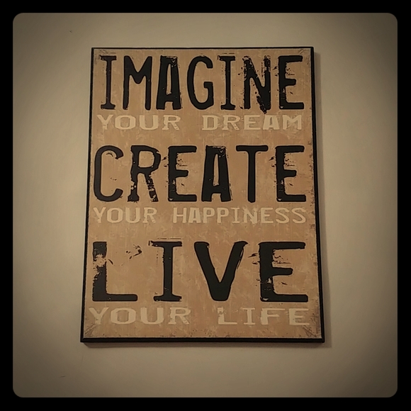 Wall Decorated - Picture 1 of 2